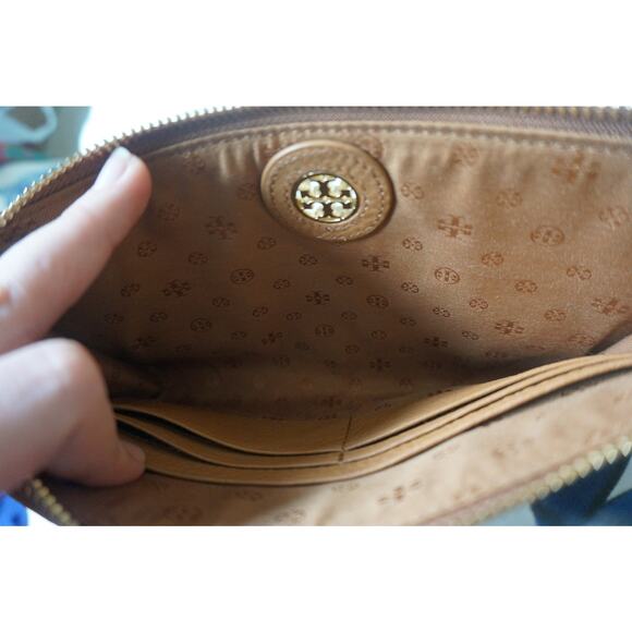 EUC Tory Burch Tan Clutch Purse - Picture 8 of 8
